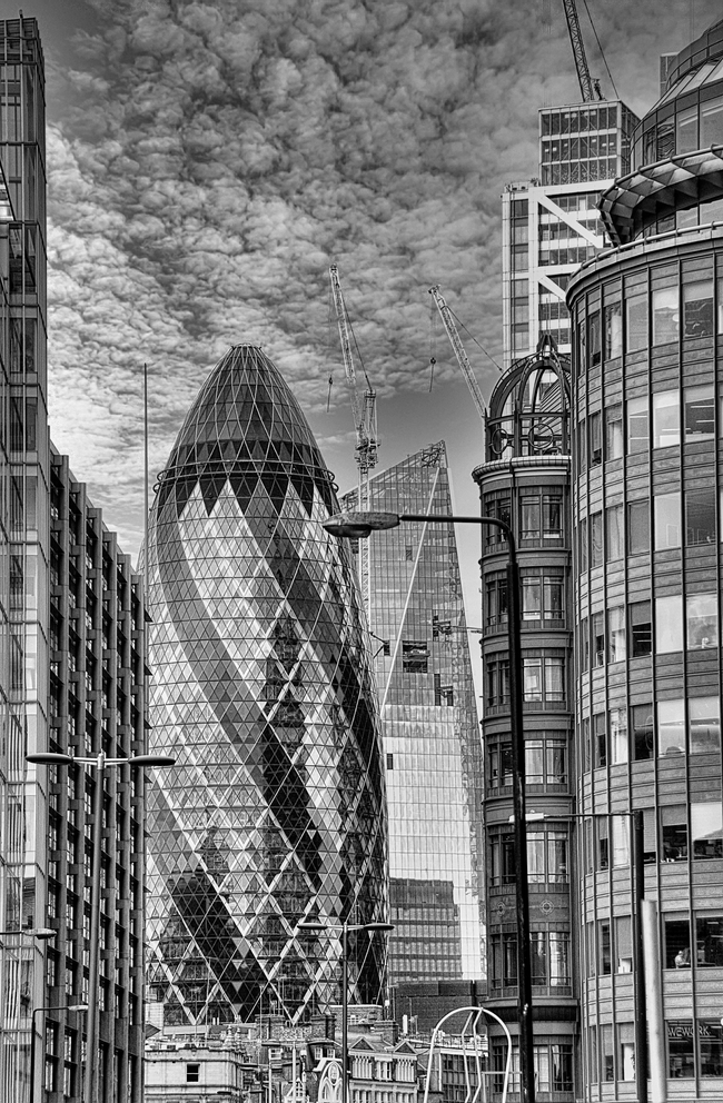 伦敦摩天大楼黑白摄影图片
