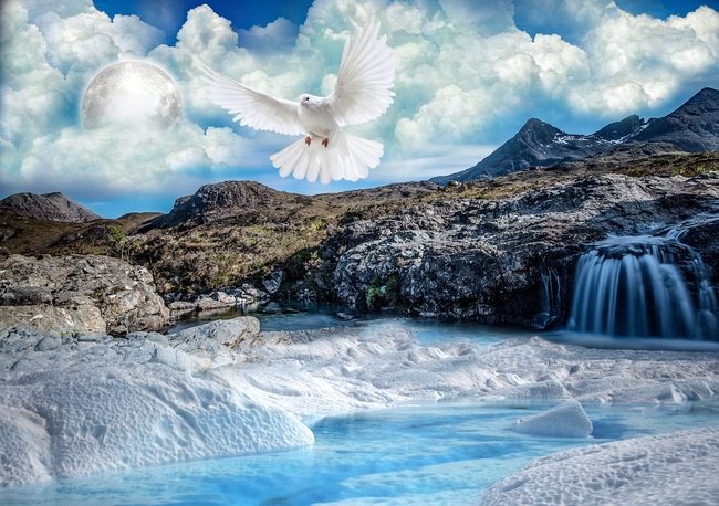 蓝天白鸽高山冰川河流图片