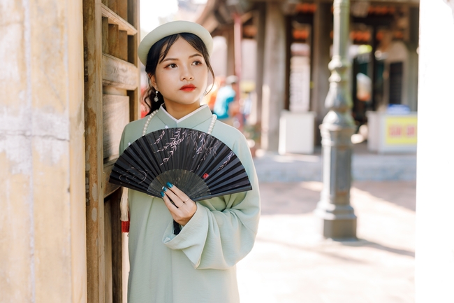 越南传统服饰美女写真图片