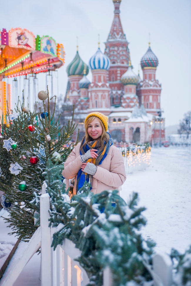 圣诞节游乐园俄罗斯美女图片