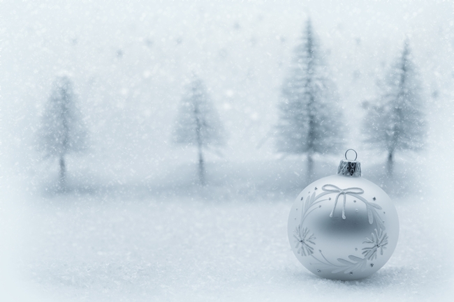 唯美冬季圣诞彩球背景图片