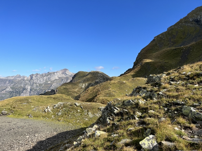 阿尔卑斯山脉峡谷图片