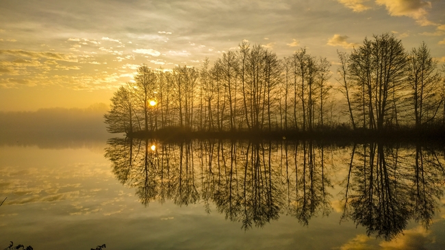 黄昏落日多瑙河风景图片