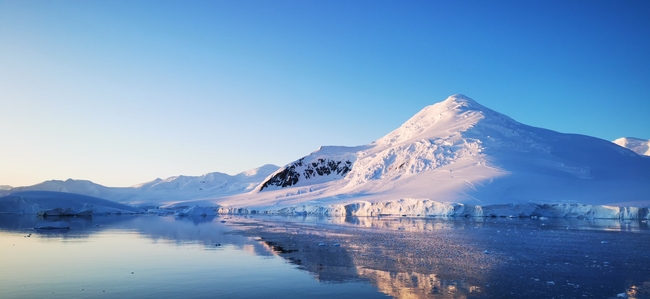 南极洲雪山风光摄影图片