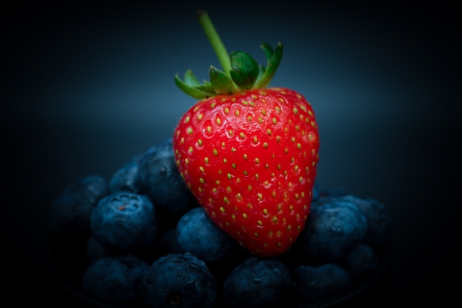 新鲜蓝莓草莓图片