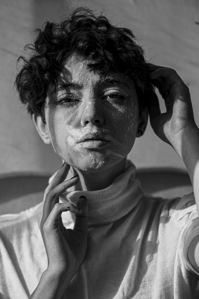 伊朗美女光影艺术黑白肖像摄影图片