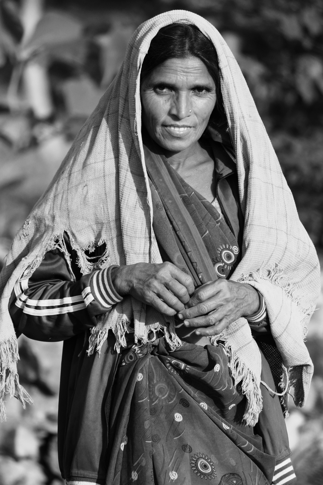 印度农村妇女黑白肖像图片