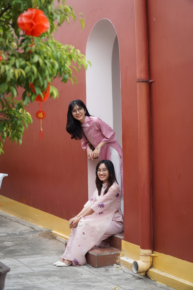 越南美女闺蜜奥黛旗袍写真图片