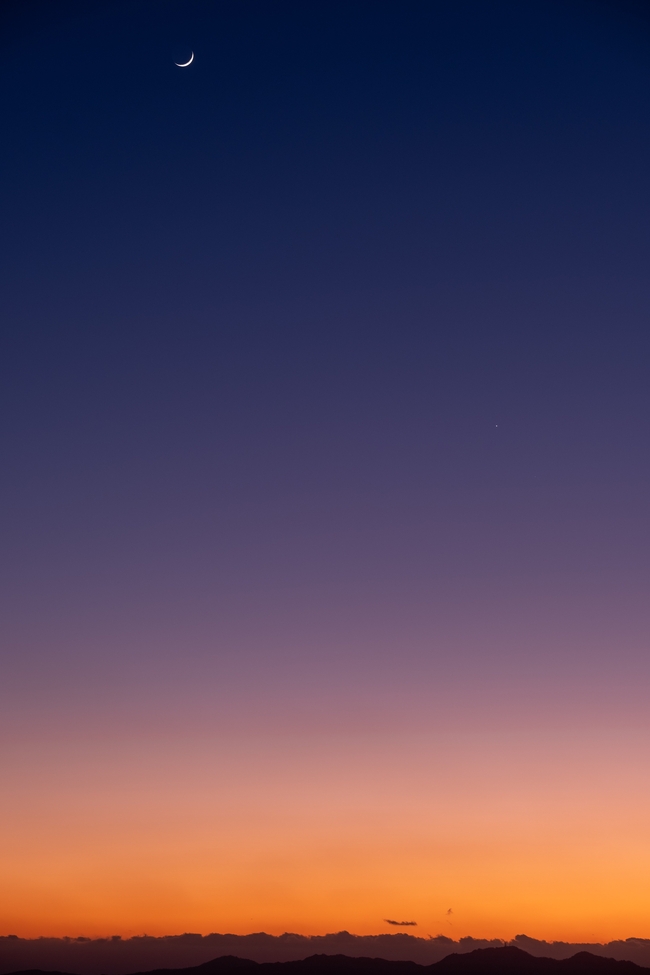 紫色黄昏天空背景图片