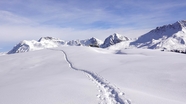 冬季雪山远足图片