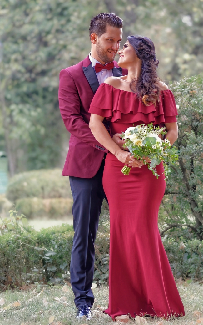 红色浪漫风格情侣婚纱摄影图片