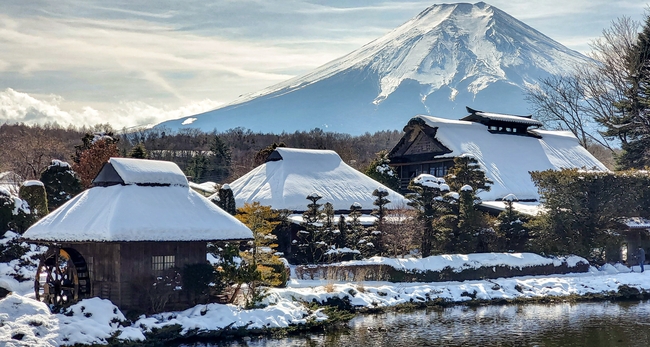 日本冬季富士山雪景图片