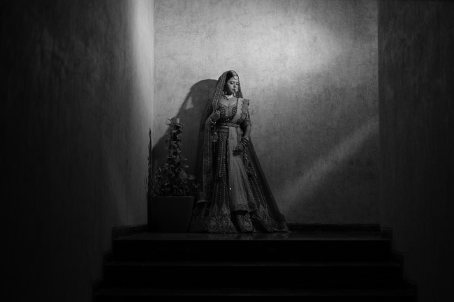黑白电影风格印度新娘美女传统婚纱图片