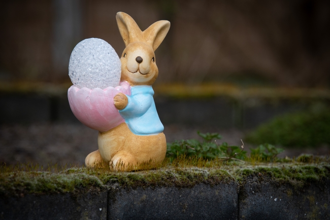 复活节兔子石像图片