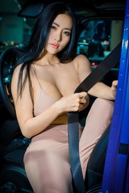 亚洲车模美女性感写真图片