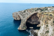 马耳他海岸岩石洞穴图片