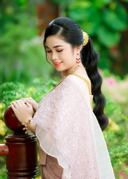 亚洲传统服饰裙装美女写真图片
