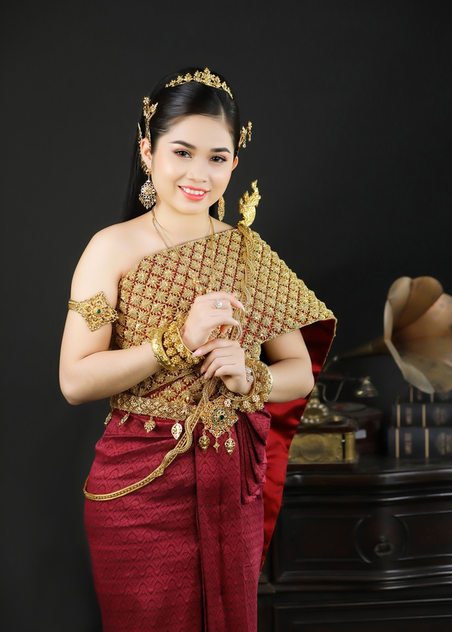 穿着传统服饰的泰国美女图片