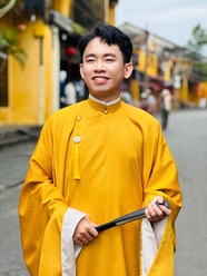 越南街拍传统服饰帅哥图片