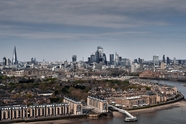 伦敦泰晤士河城市建筑群图片
