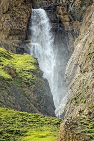 瓦莱达奥斯塔山水瀑布风景图片