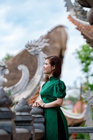 越南古寺庙美女写真图片