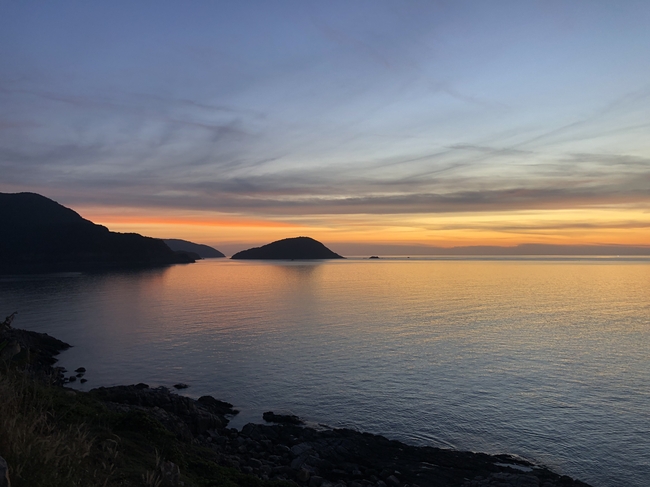 夜幕降临湖光山色图片