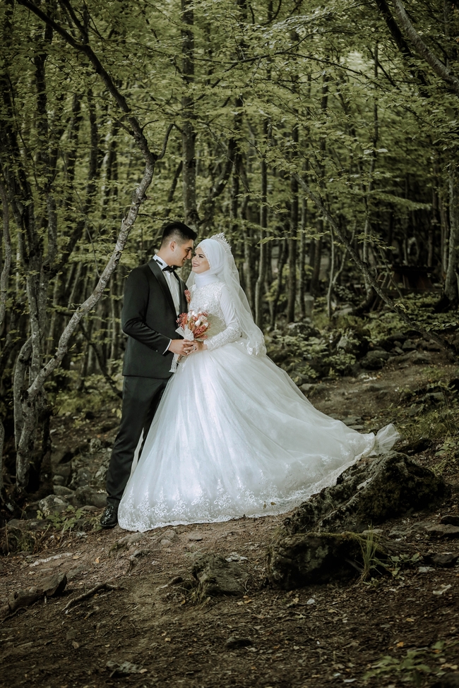 穆斯林年轻夫妇婚纱写真摄影图片