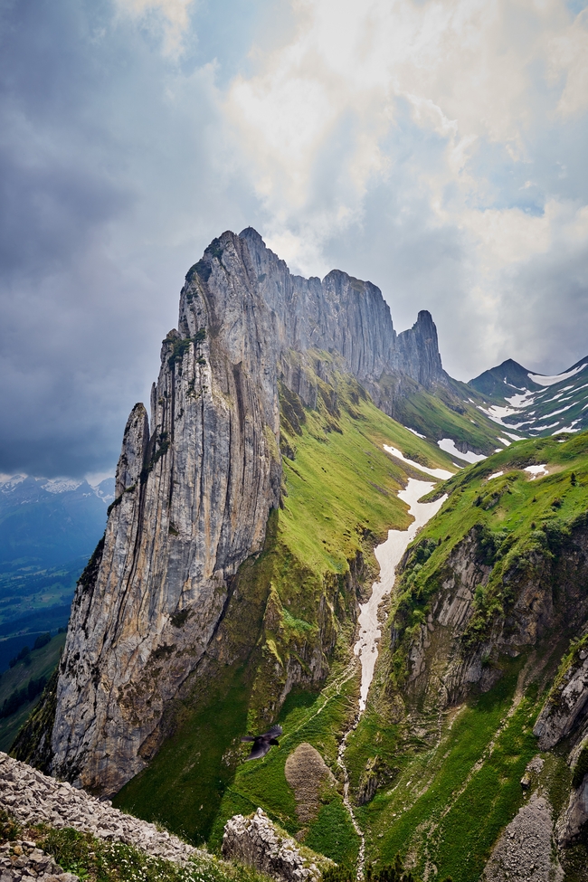 巍峨阿尔卑斯山山脉风光摄影图片