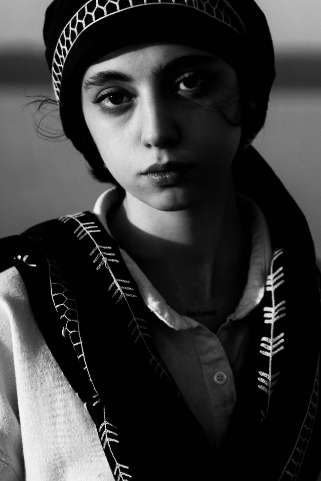 伊朗美女黑白肖像写真摄影图片