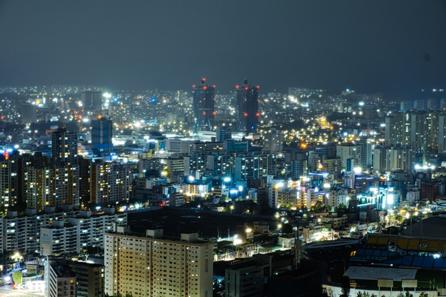 韩国高楼大厦城市夜景摄影图片