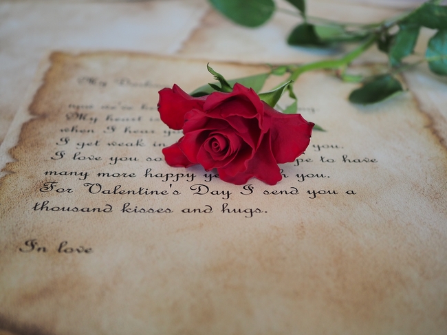 复古英文信件红色玫瑰花图片
