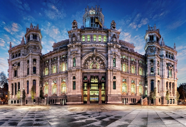 西班牙马德里街头欧式建筑摄影图片