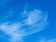 蓝色天空浮云背景摄影图片