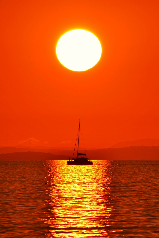 黄昏海上夕阳红摄影图片