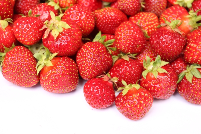 新鲜红色草莓食物背景图片