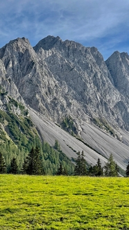 荒野光秃秃的山脉风光图片