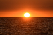 黄昏大海夕阳红美景摄影图片