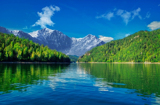 蓝天青山湖泊山水风景图片