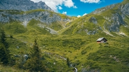 瑞士绿色山峦山脉风光摄影图片