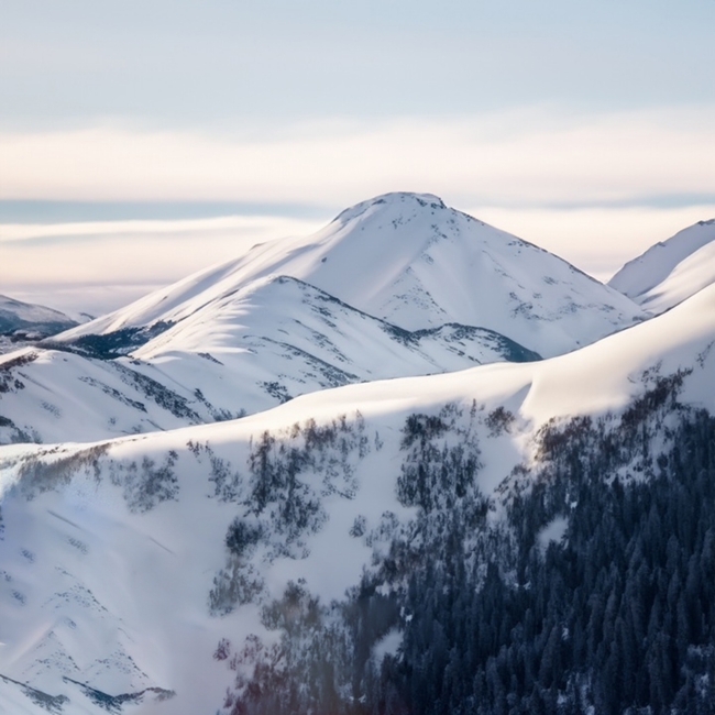 巍峨秀丽雪域高山山脉风光摄影图片