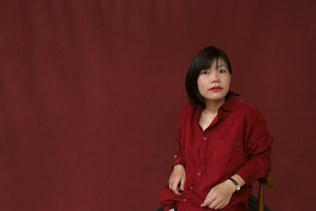 亚洲优雅气质红色衬衫美女摄影图片下载