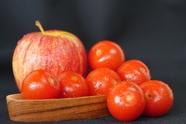 红色新鲜有机苹果西红柿图片