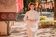 越南白色民族服饰美女写真摄影图片