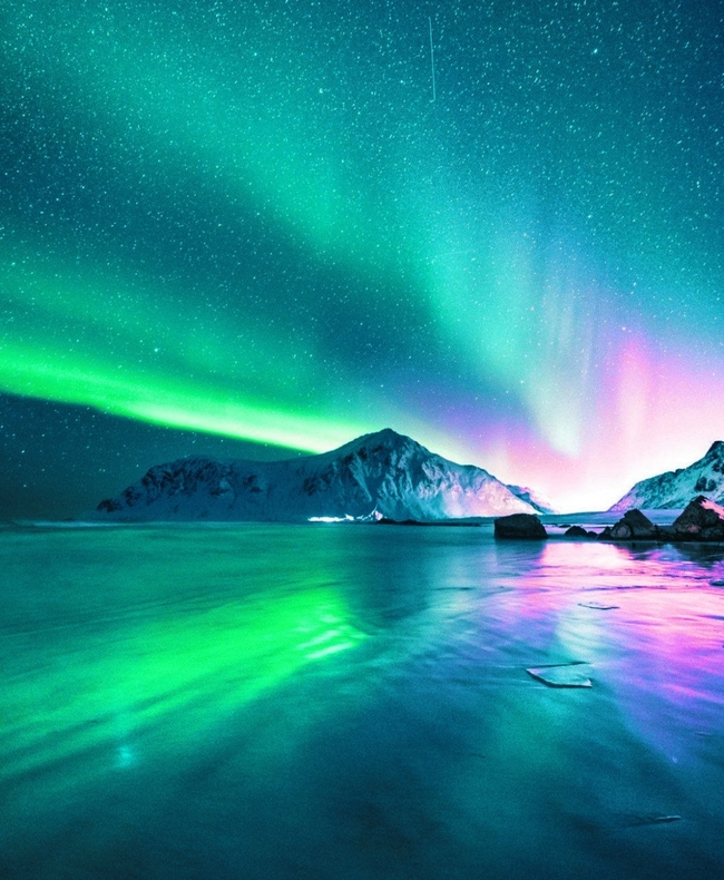 唯美绿色北极光星空摄影图片