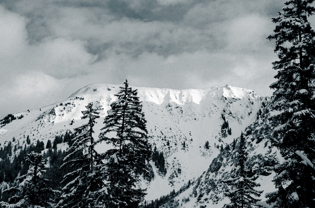 冬季阿尔卑斯山雪山山脉风光摄影图片