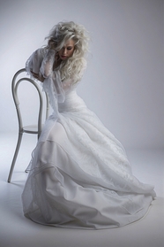欧美白发美女婚纱写真艺术照图片