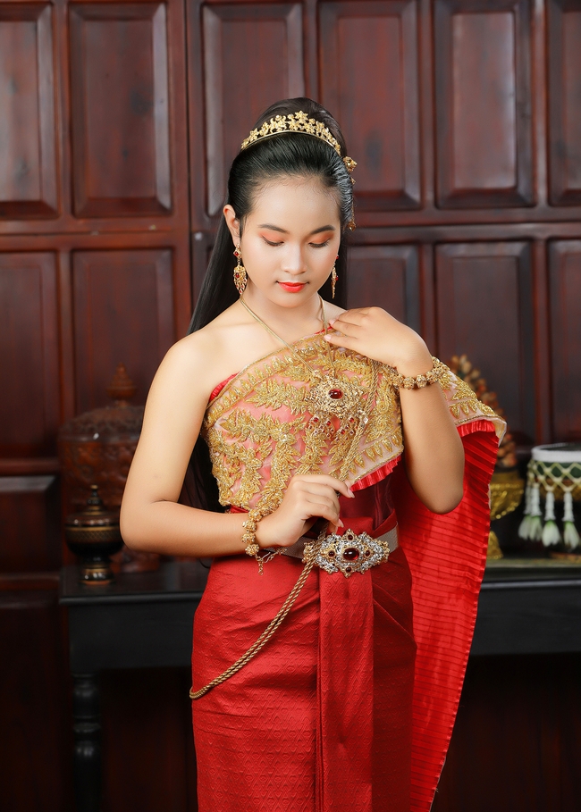 优雅气质泰国传统服饰美女写真图片