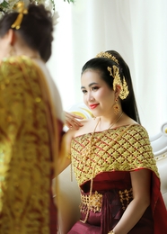 穿着传统泰国服饰的新娘图片