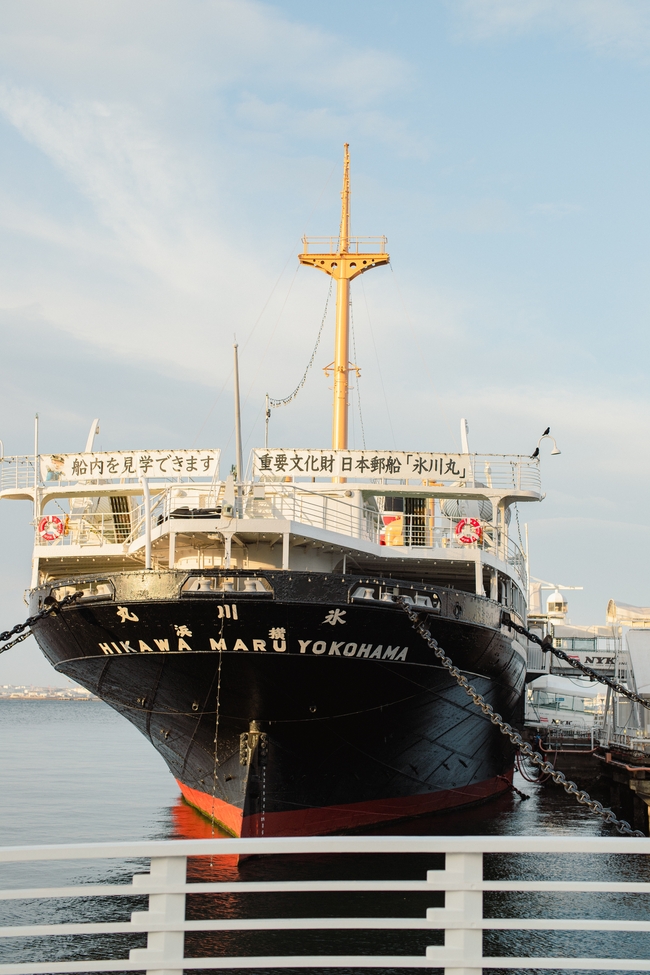 日本海港码头大型轮船图片